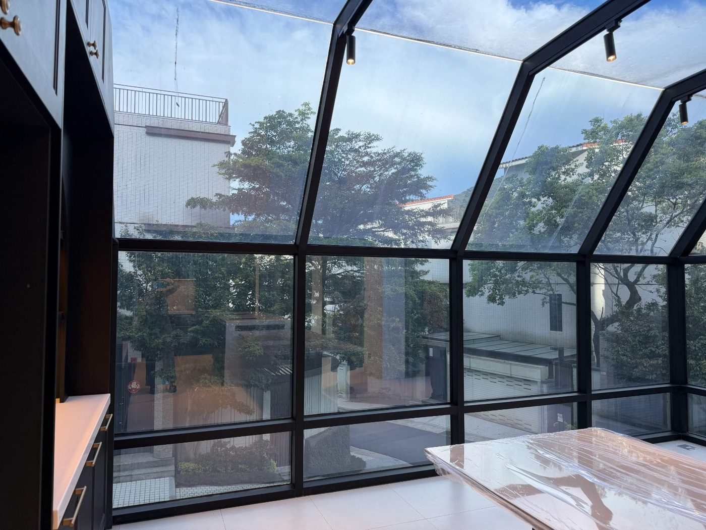 康橋旭　餐廳玻璃屋內側